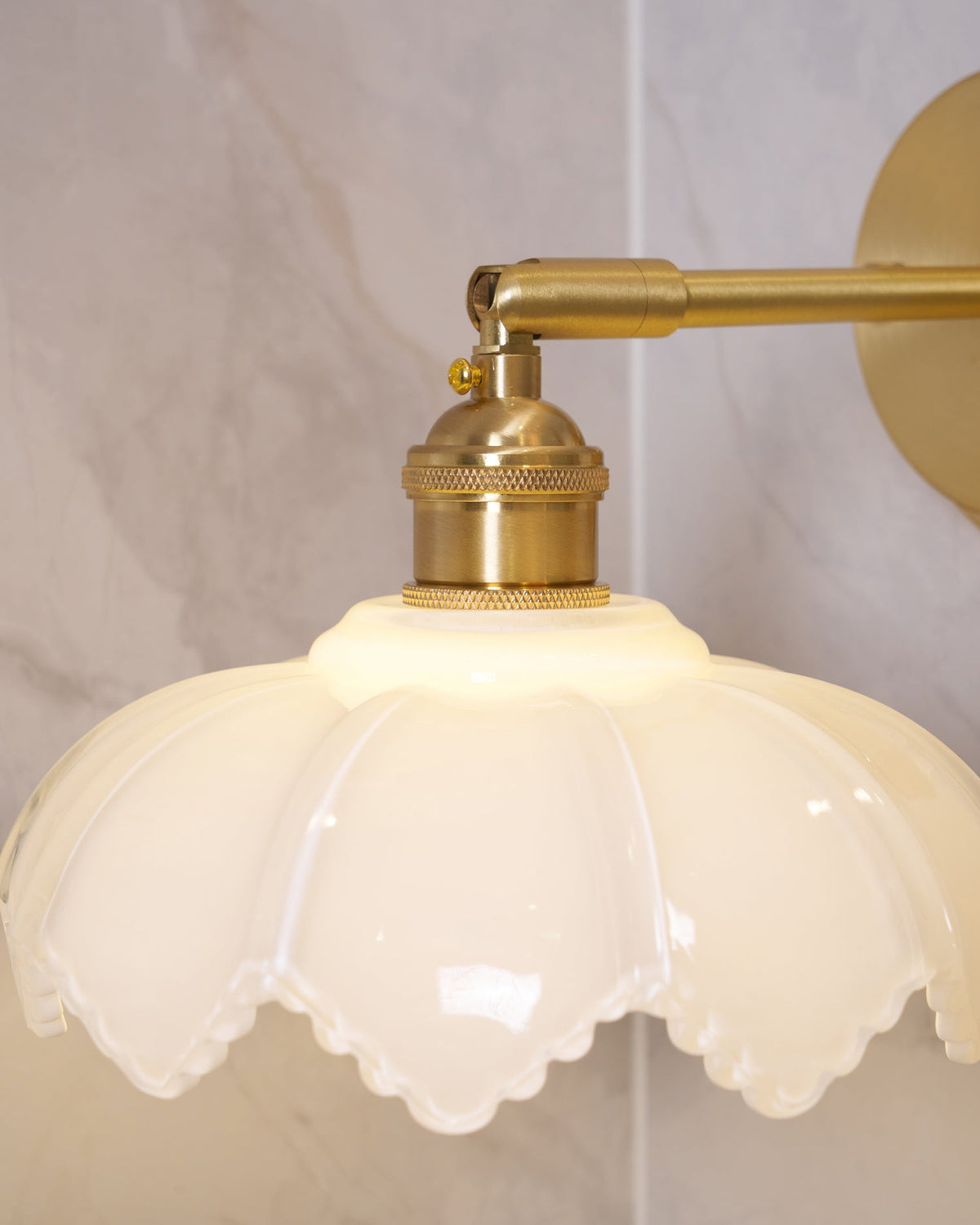 Lotus draaibare glazen wandlamp in Noordse kunststijl