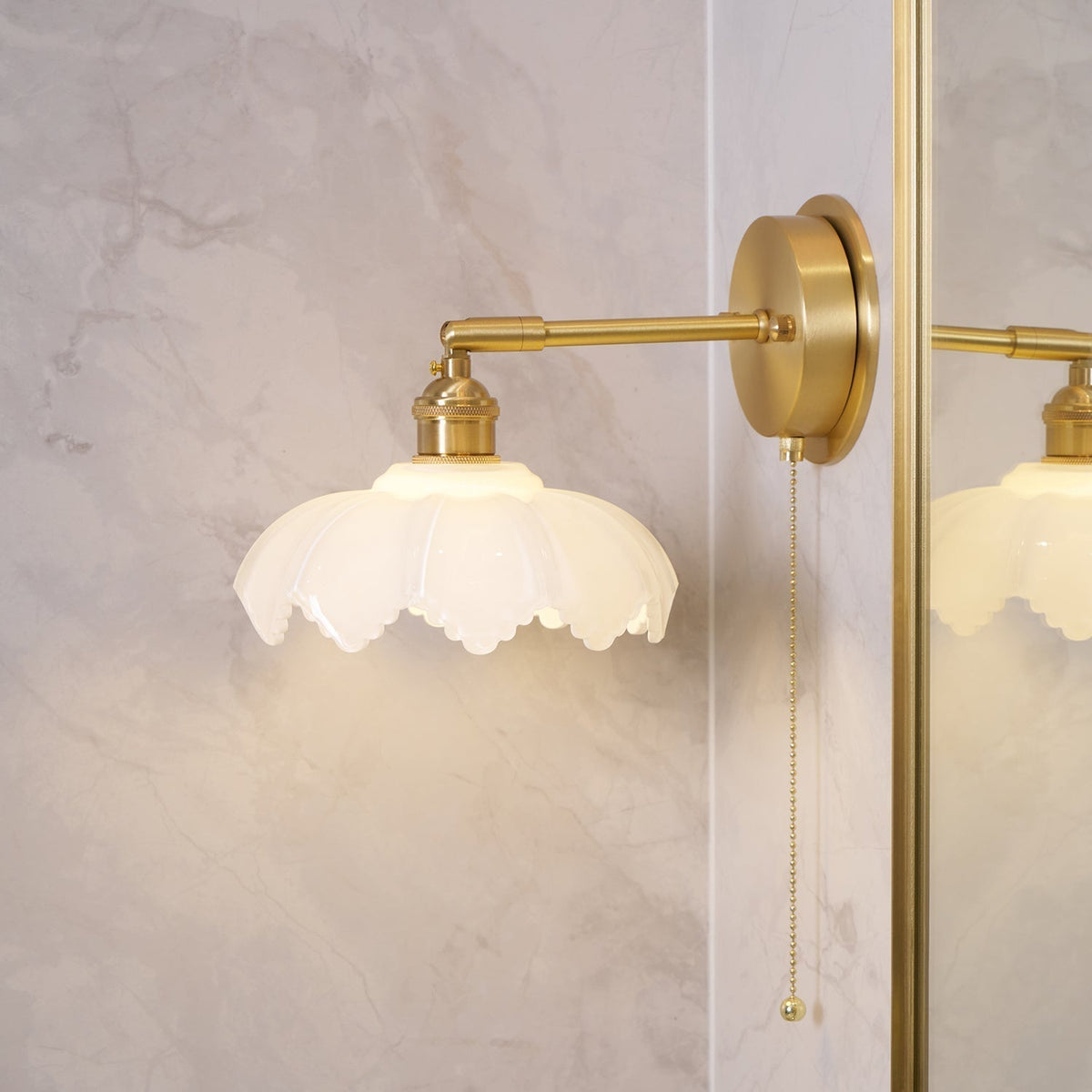 Lotus draaibare glazen wandlamp in Noordse kunststijl