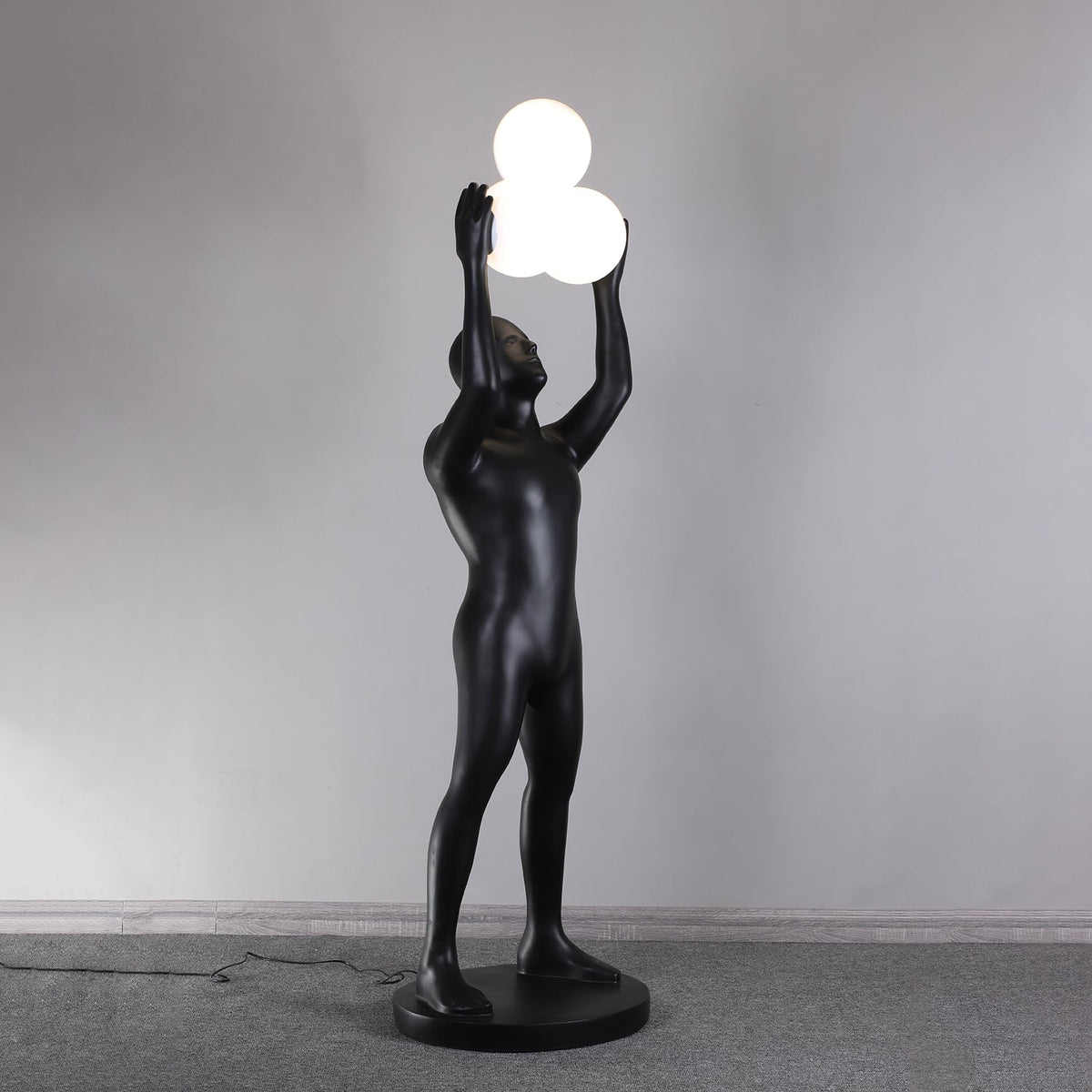 Eurshaia vloerlamp in zwart