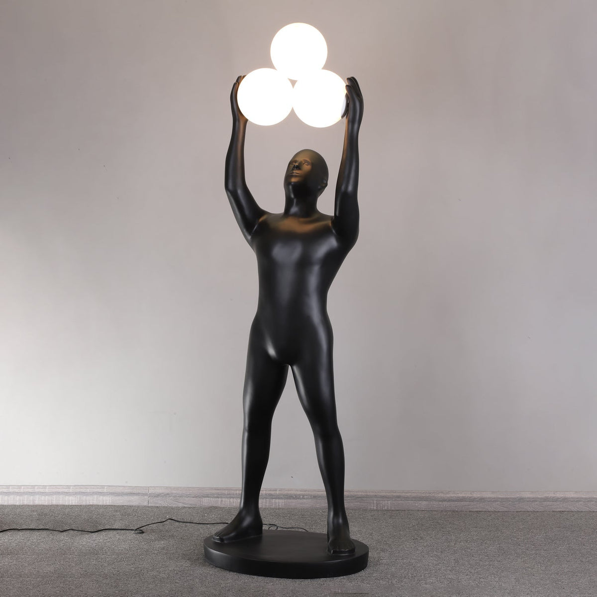 Eurshaia vloerlamp in zwart