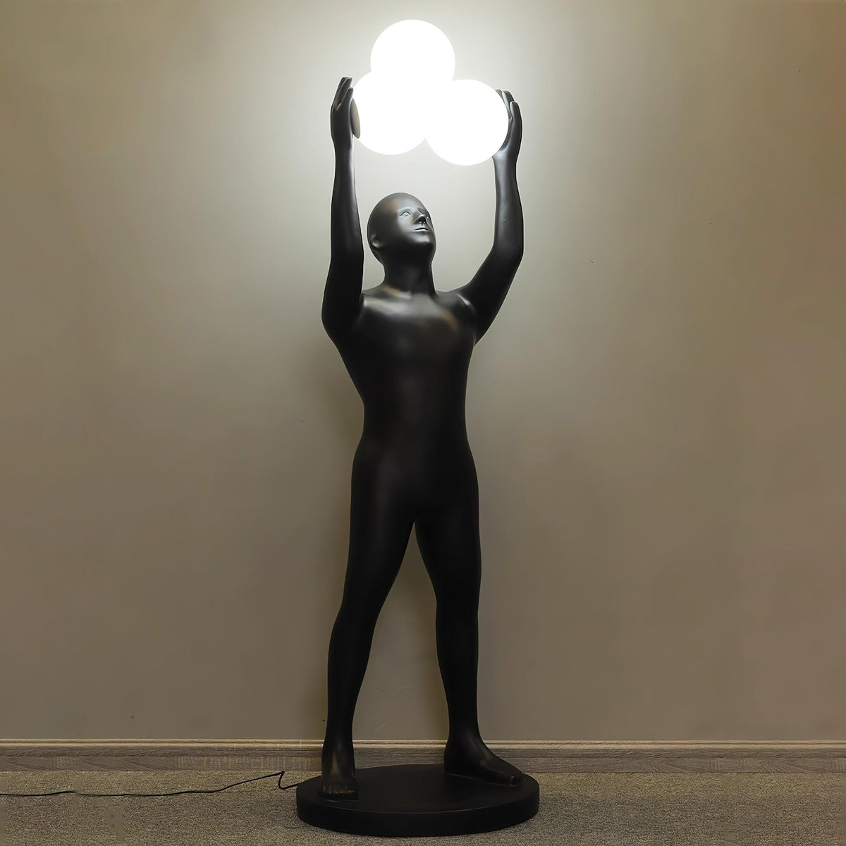 Eurshaia vloerlamp in zwart