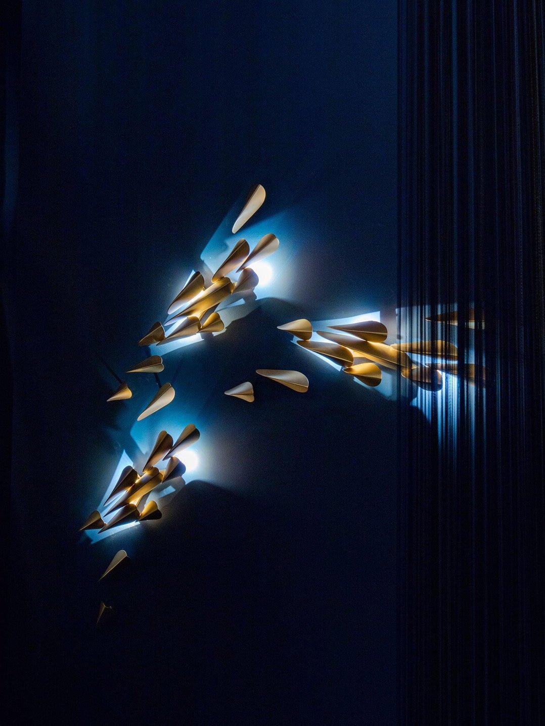 Avynis Abstract messing wandlamp