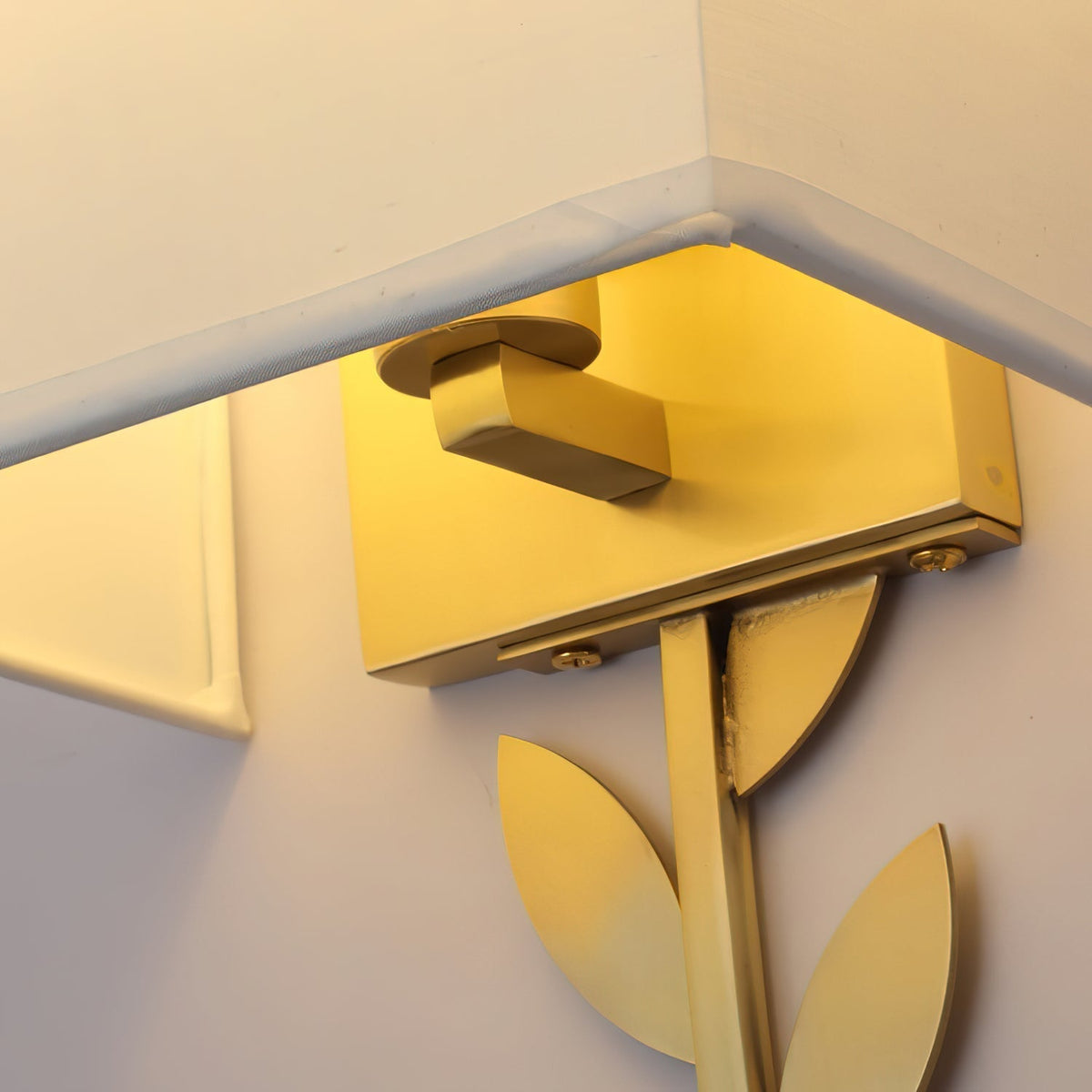 Plotuvyo Moderne minimalistische wandlamp met messing afwerking en stoffen kap
