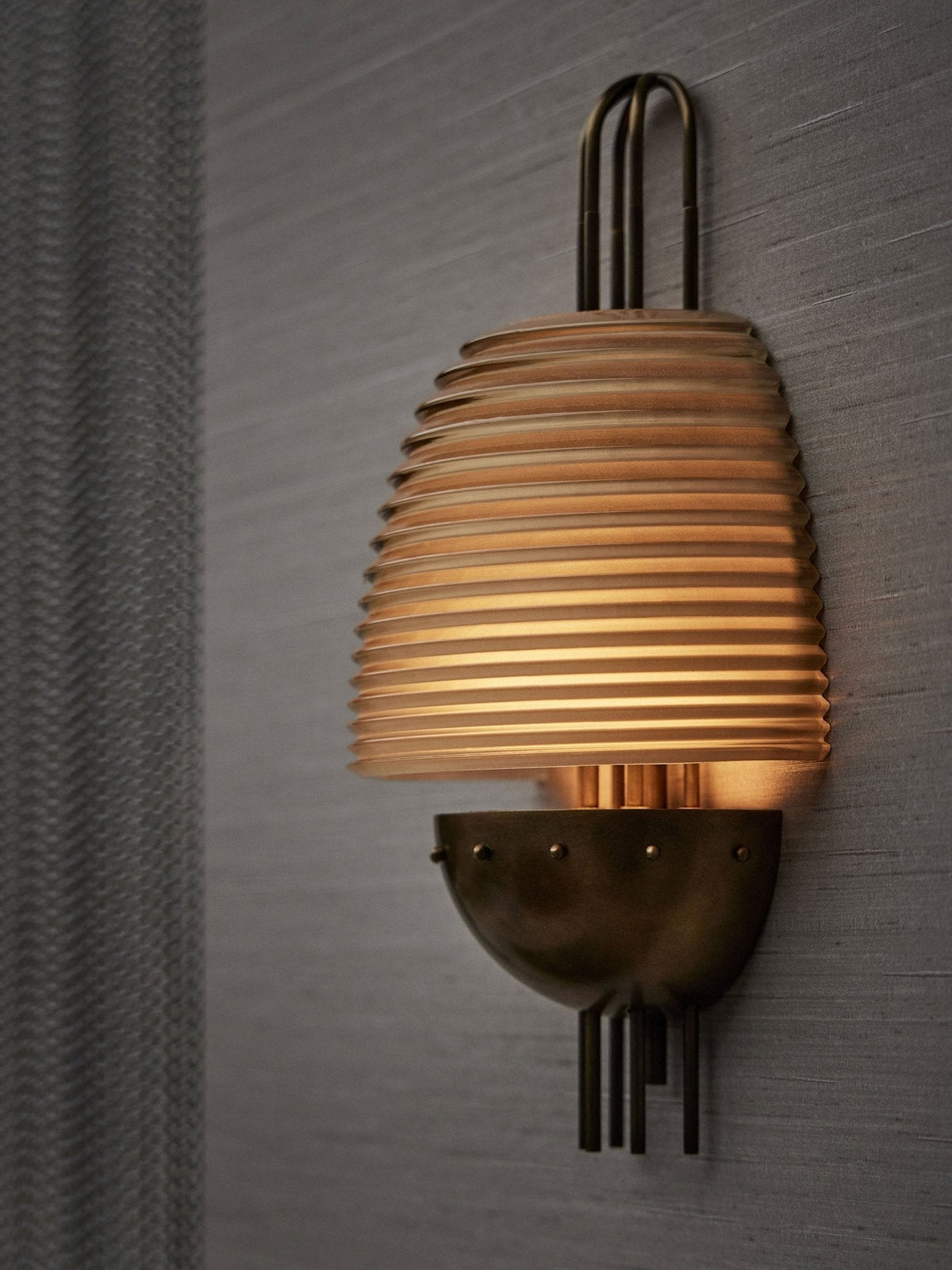 Brys Industrieel Geribbeld Messing Wandlamp