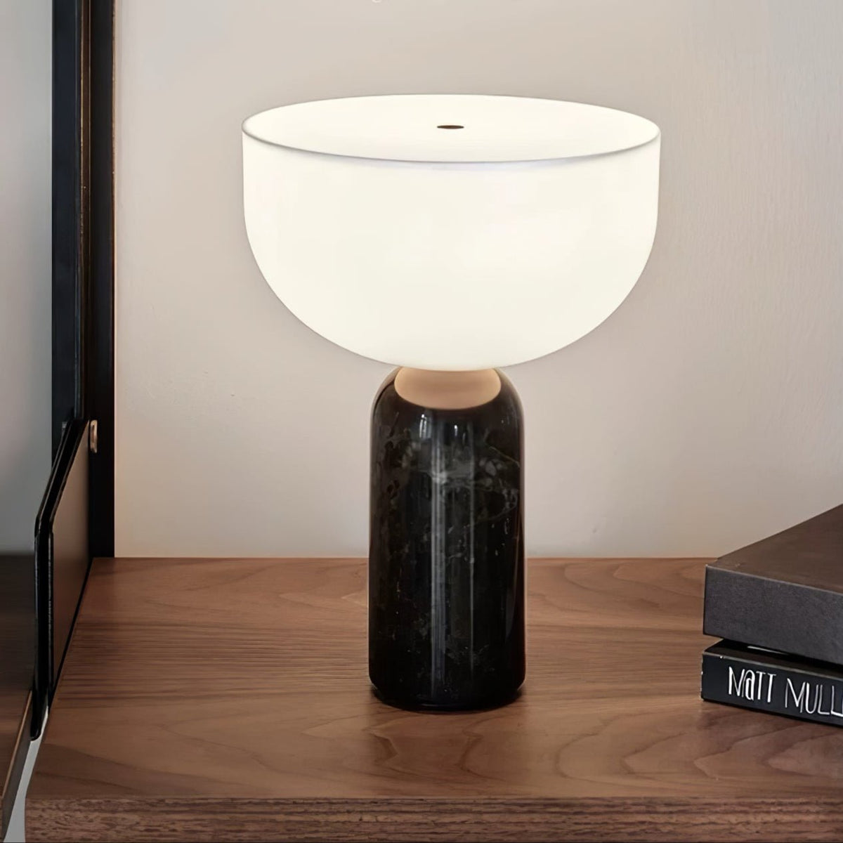Vicky Minimalistische tafellamp van marmer