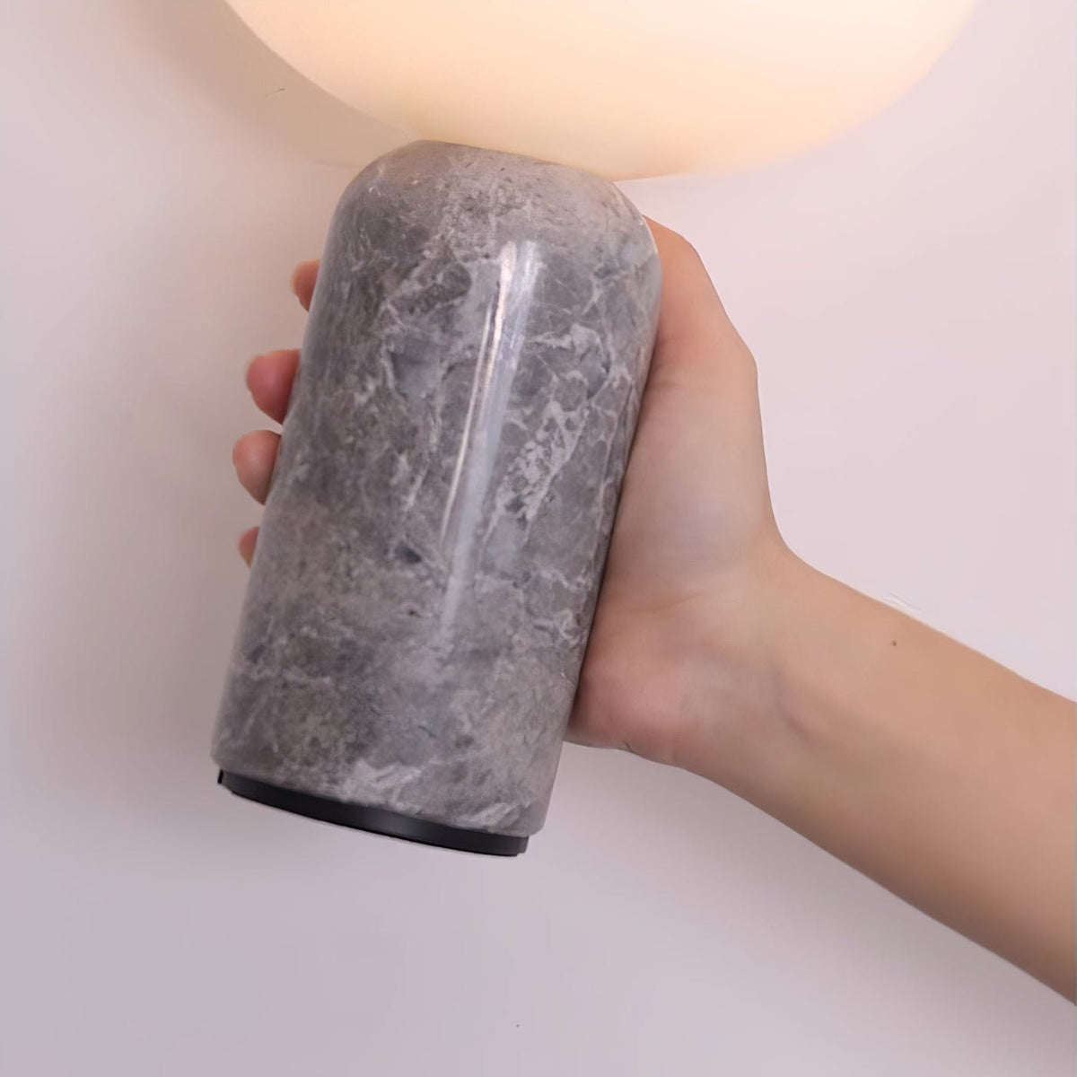 Vicky Minimalistische tafellamp van marmer