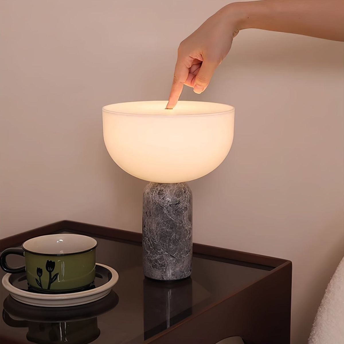 Vicky Minimalistische tafellamp van marmer