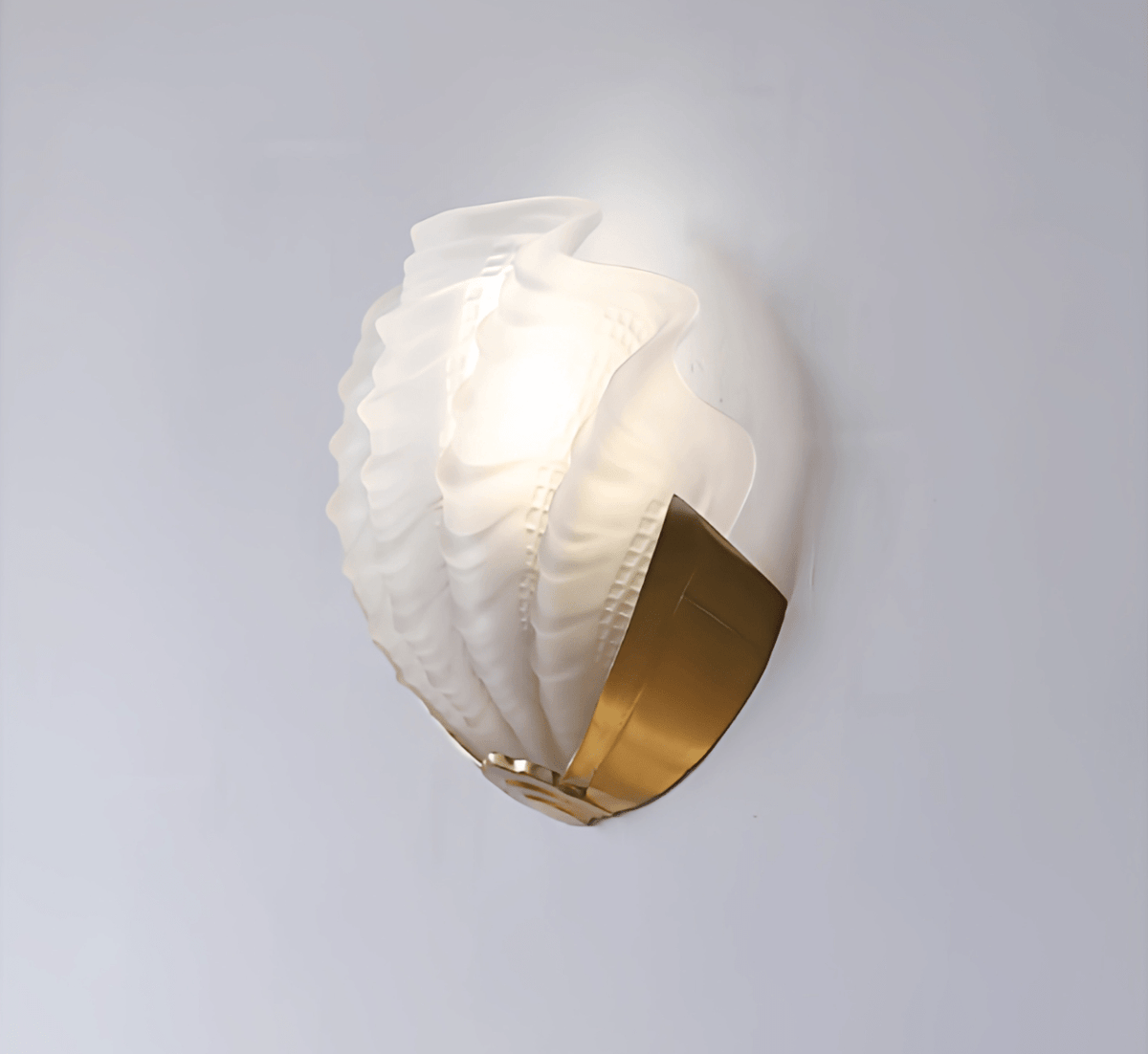 Nico Art Deco wandlamp met scallop-ontwerp in matglas