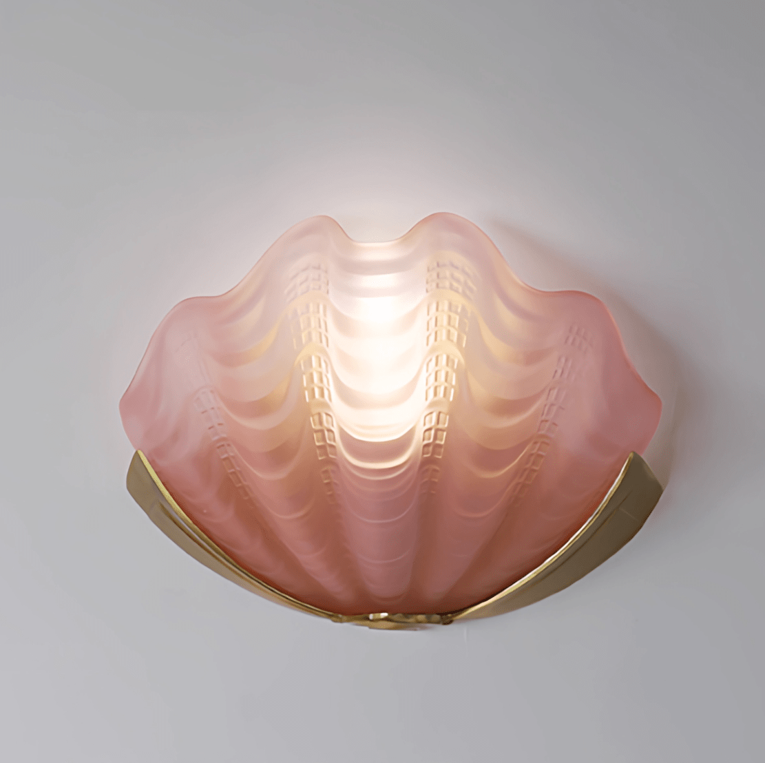 Nico Art Deco wandlamp met scallop-ontwerp in matglas
