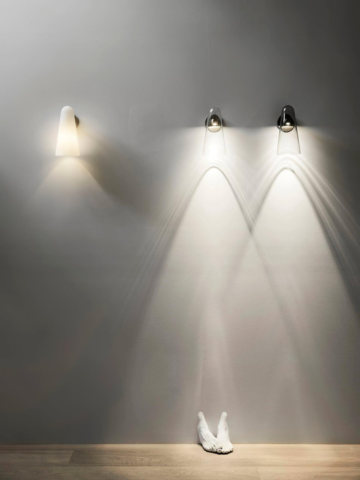 Velivira conische glazen wandlamp
