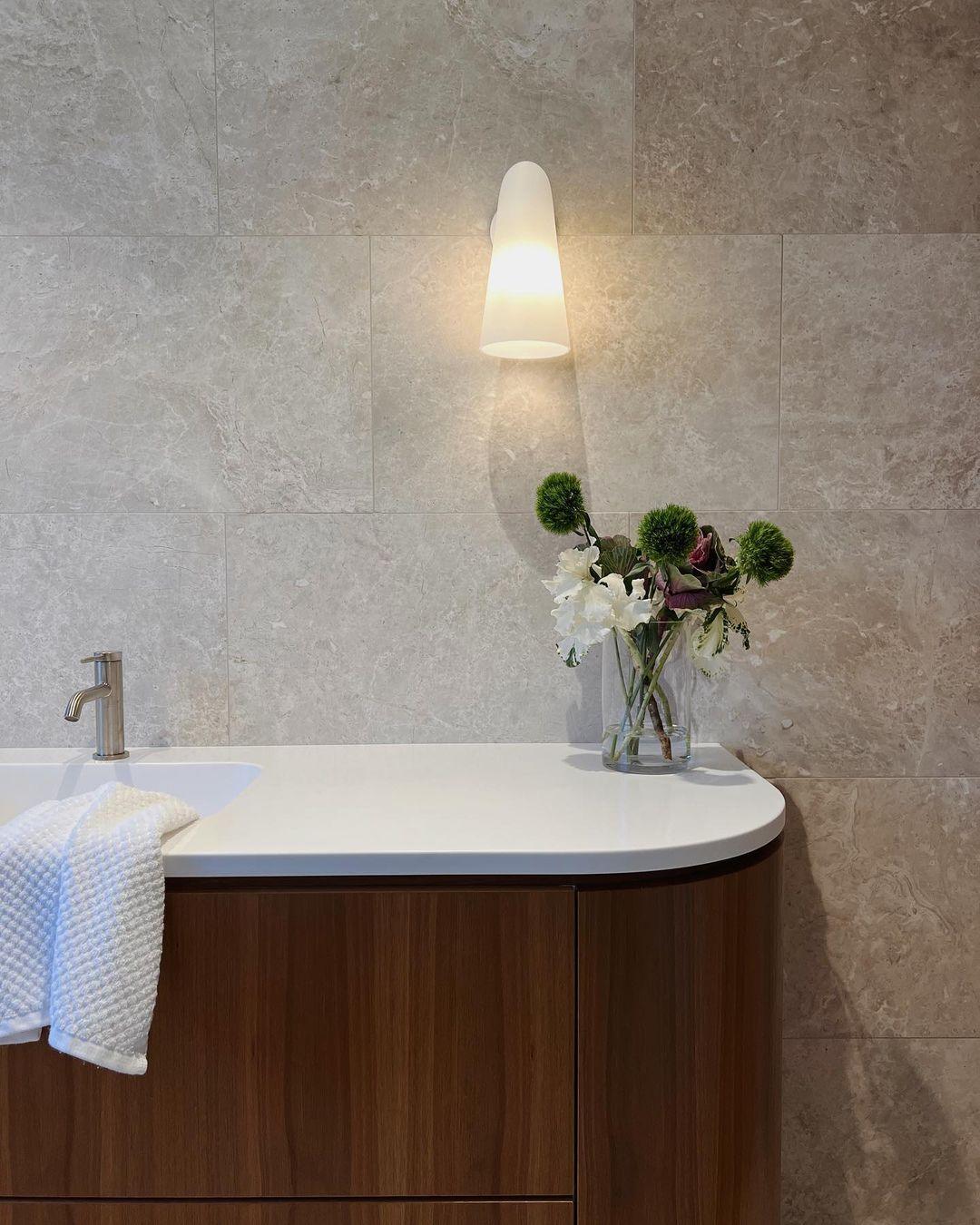 Velivira conische glazen wandlamp