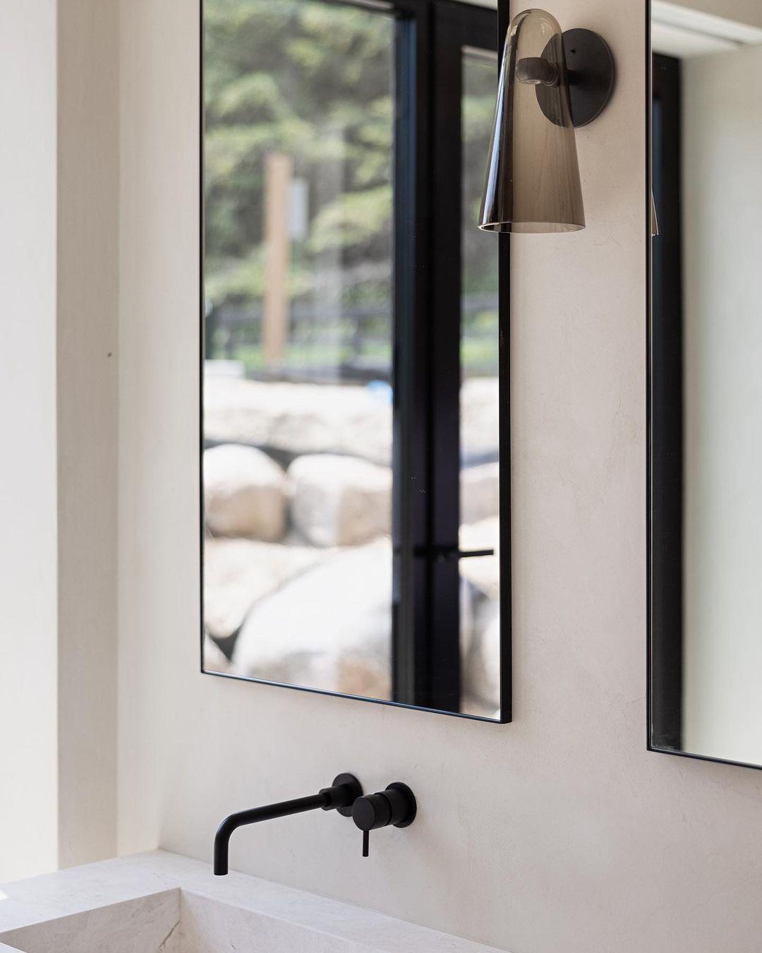 Velivira conische glazen wandlamp