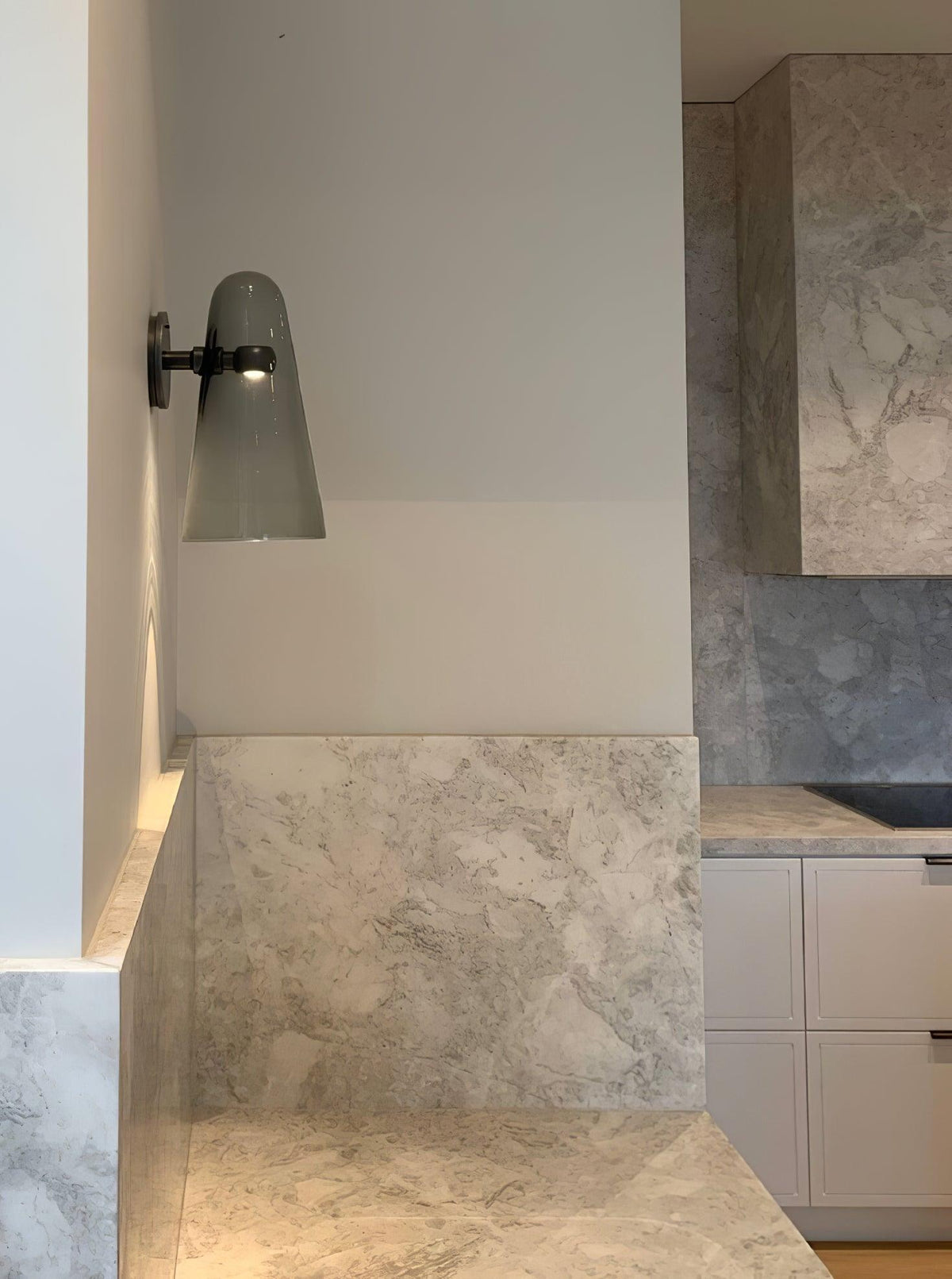 Velivira conische glazen wandlamp