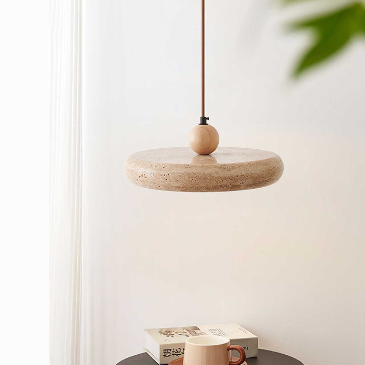 Noraraine Minimalistische hanglamp van geel travertin