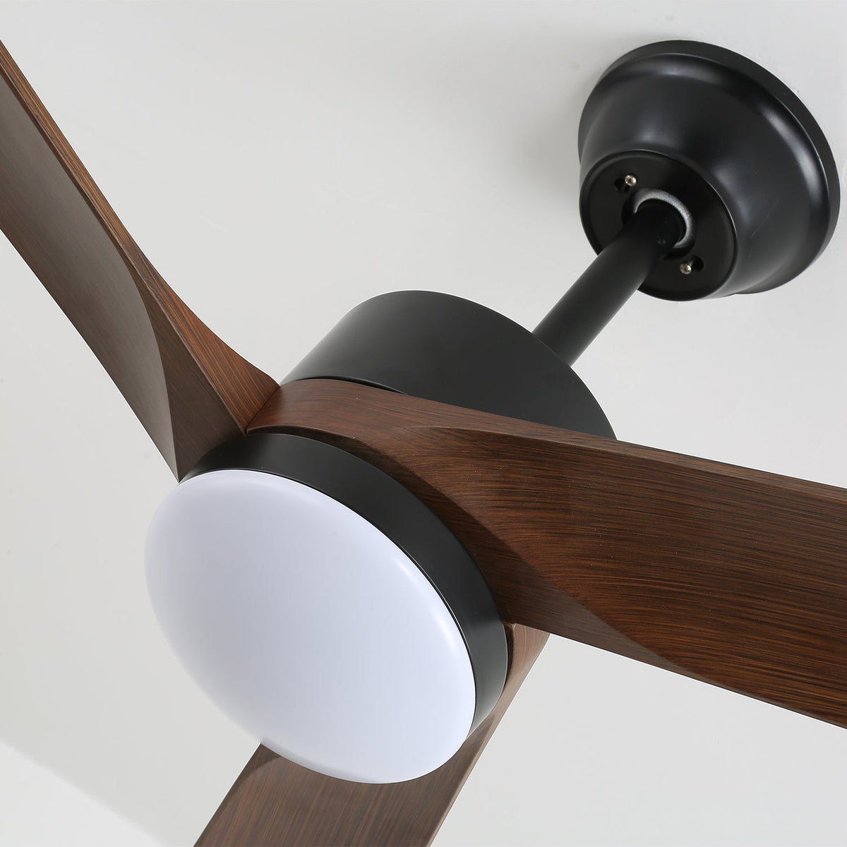 Evraeis Moderne plafondventilator met verlichting van walnoothout