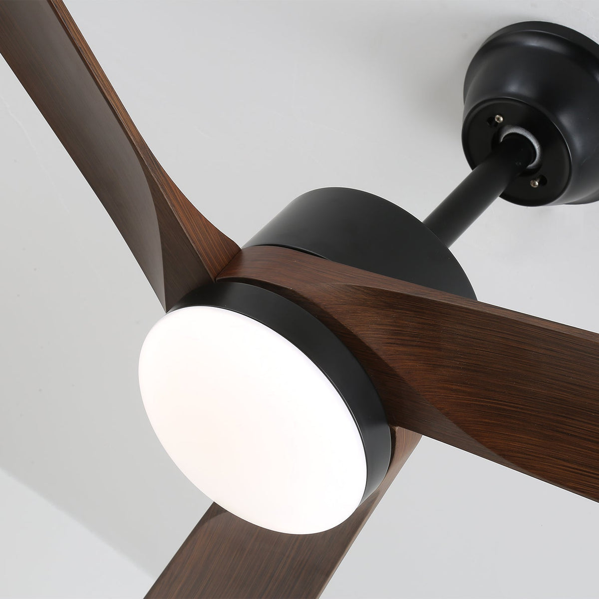 Evraeis Moderne plafondventilator met verlichting van walnoothout