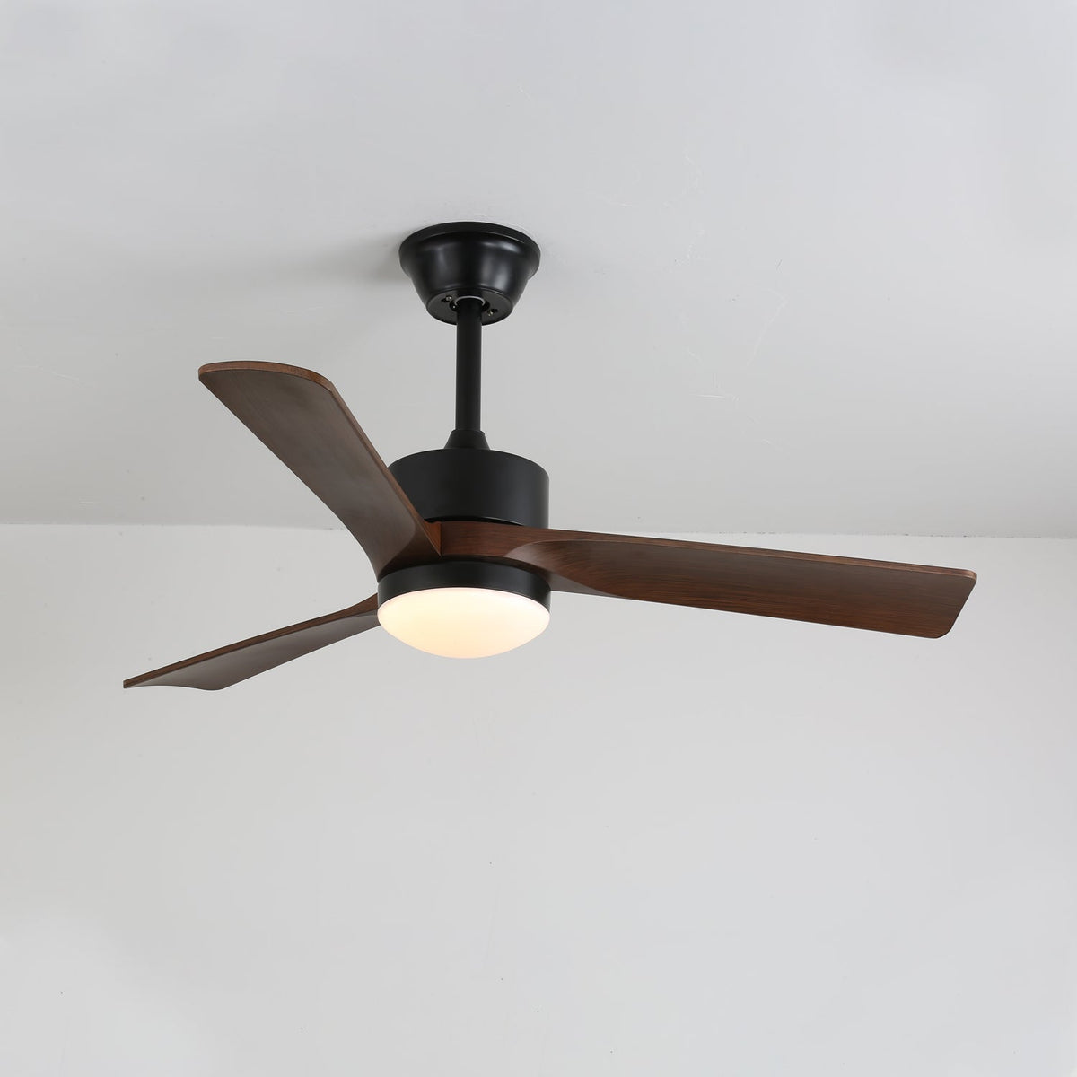 Evraeis Moderne plafondventilator met verlichting van walnoothout