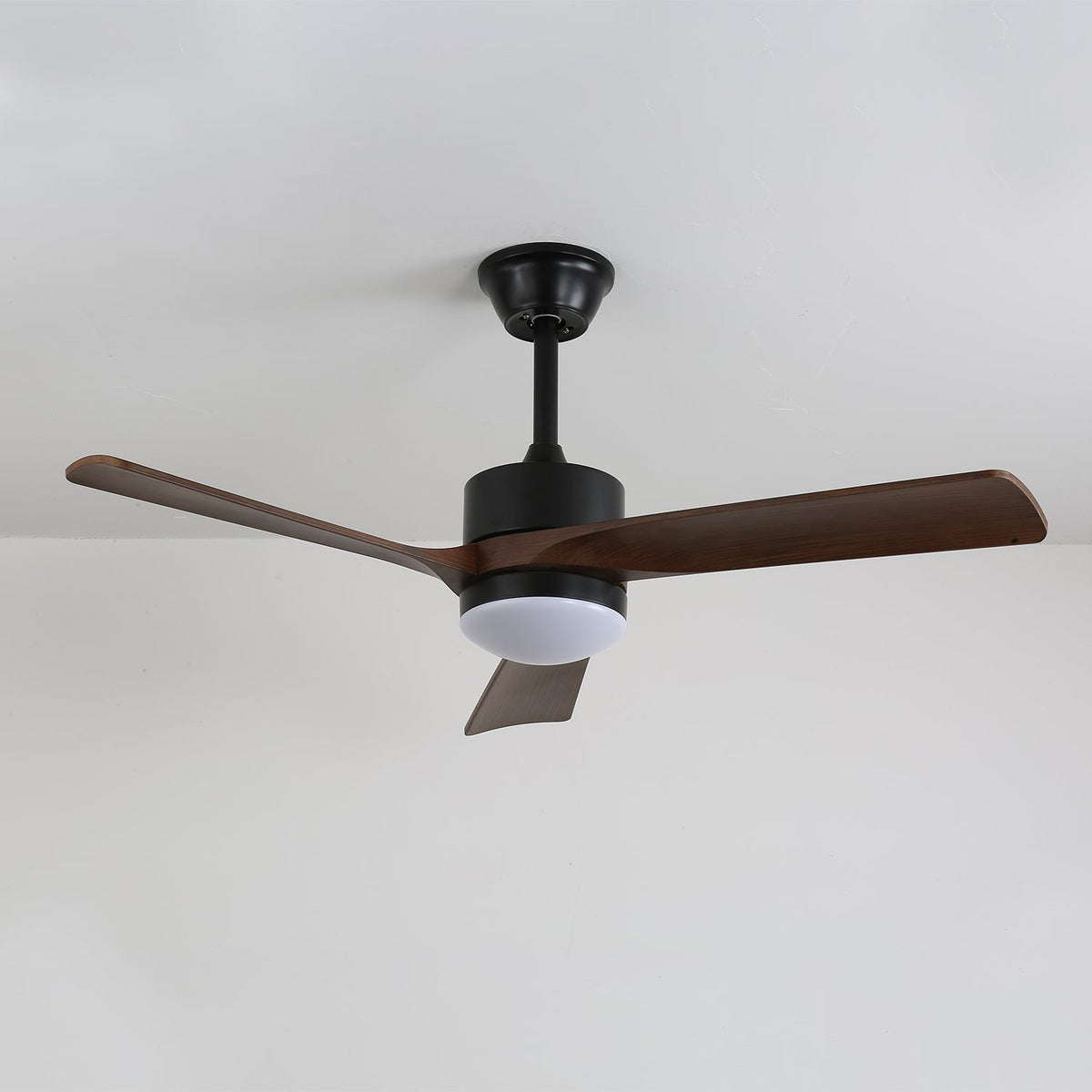 Evraeis Moderne plafondventilator met verlichting van walnoothout