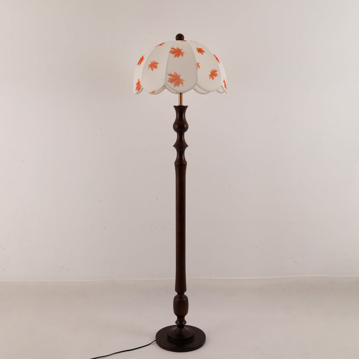 Mapler houten vloerlamp met elegante stoffen kap