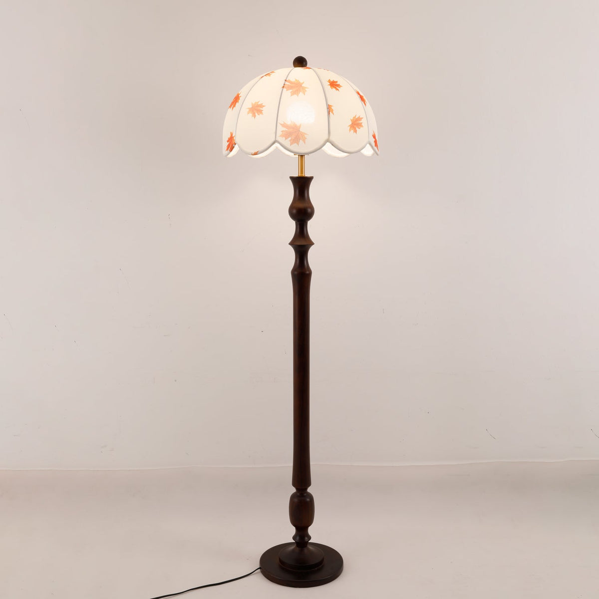 Mapler houten vloerlamp met elegante stoffen kap