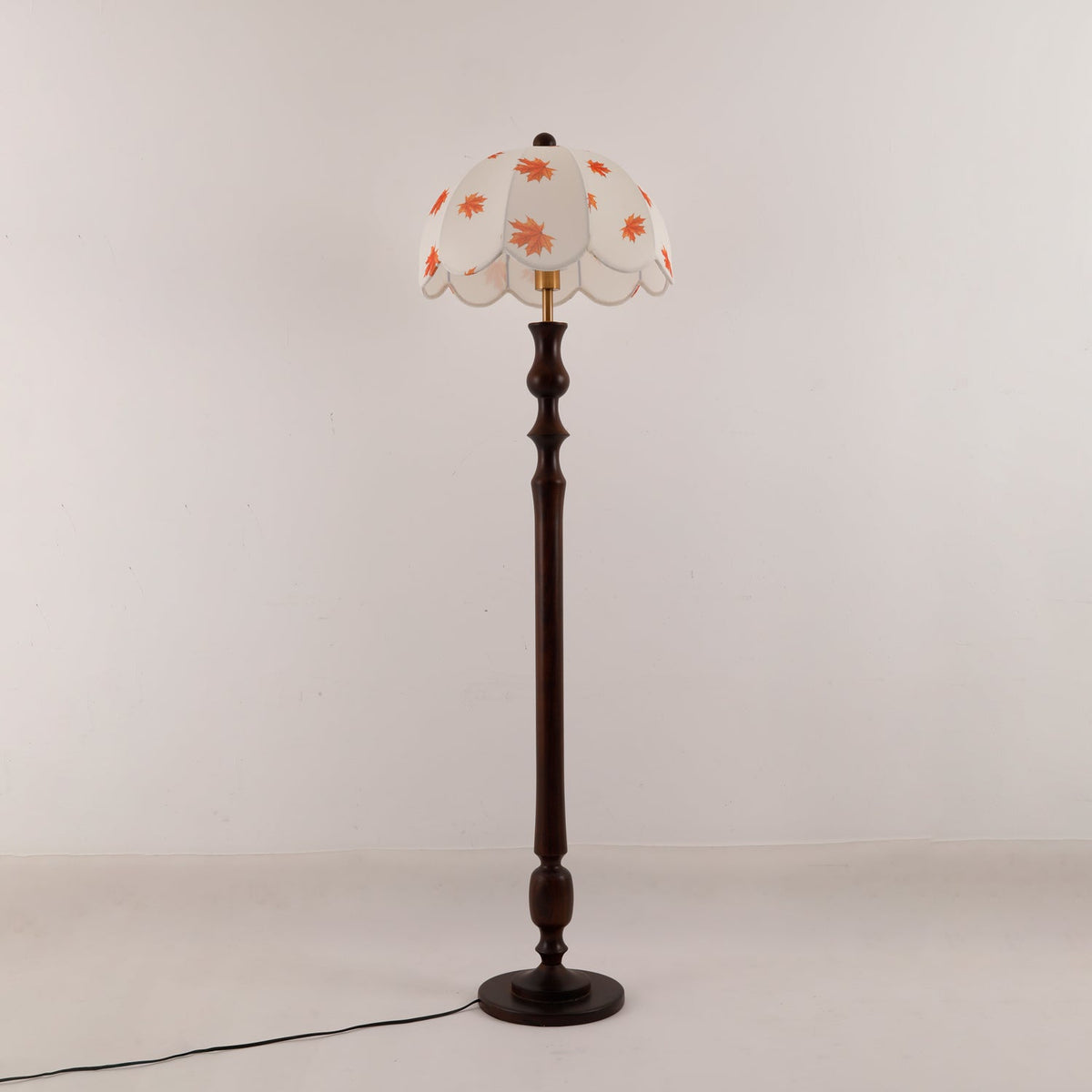 Mapler houten vloerlamp met elegante stoffen kap