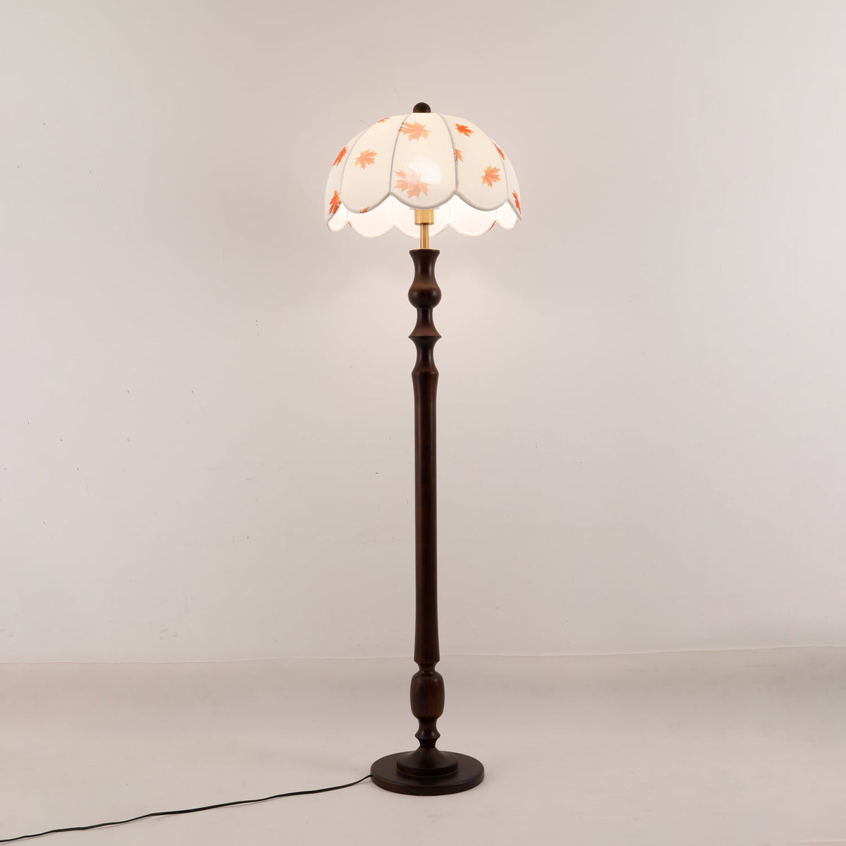 Mapler houten vloerlamp met elegante stoffen kap