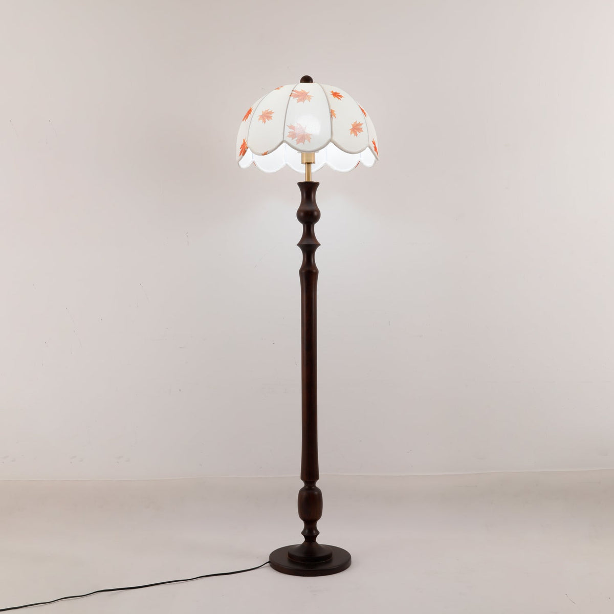 Mapler houten vloerlamp met elegante stoffen kap