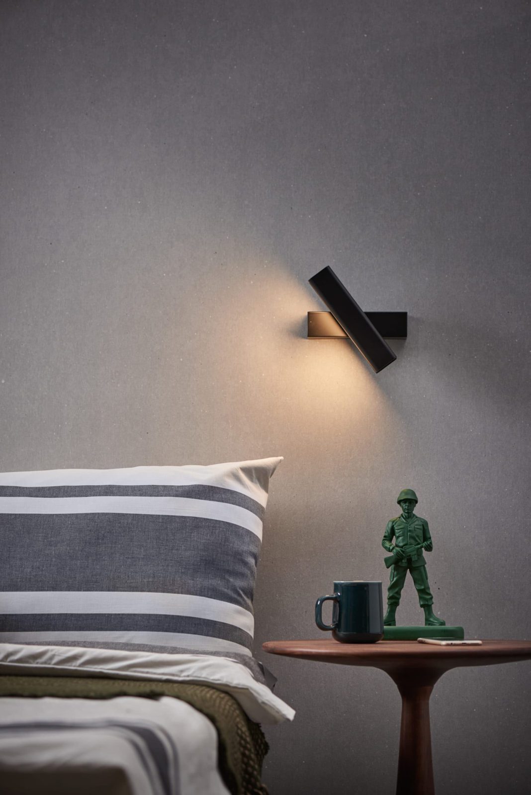 Axis Flux wandlamp
