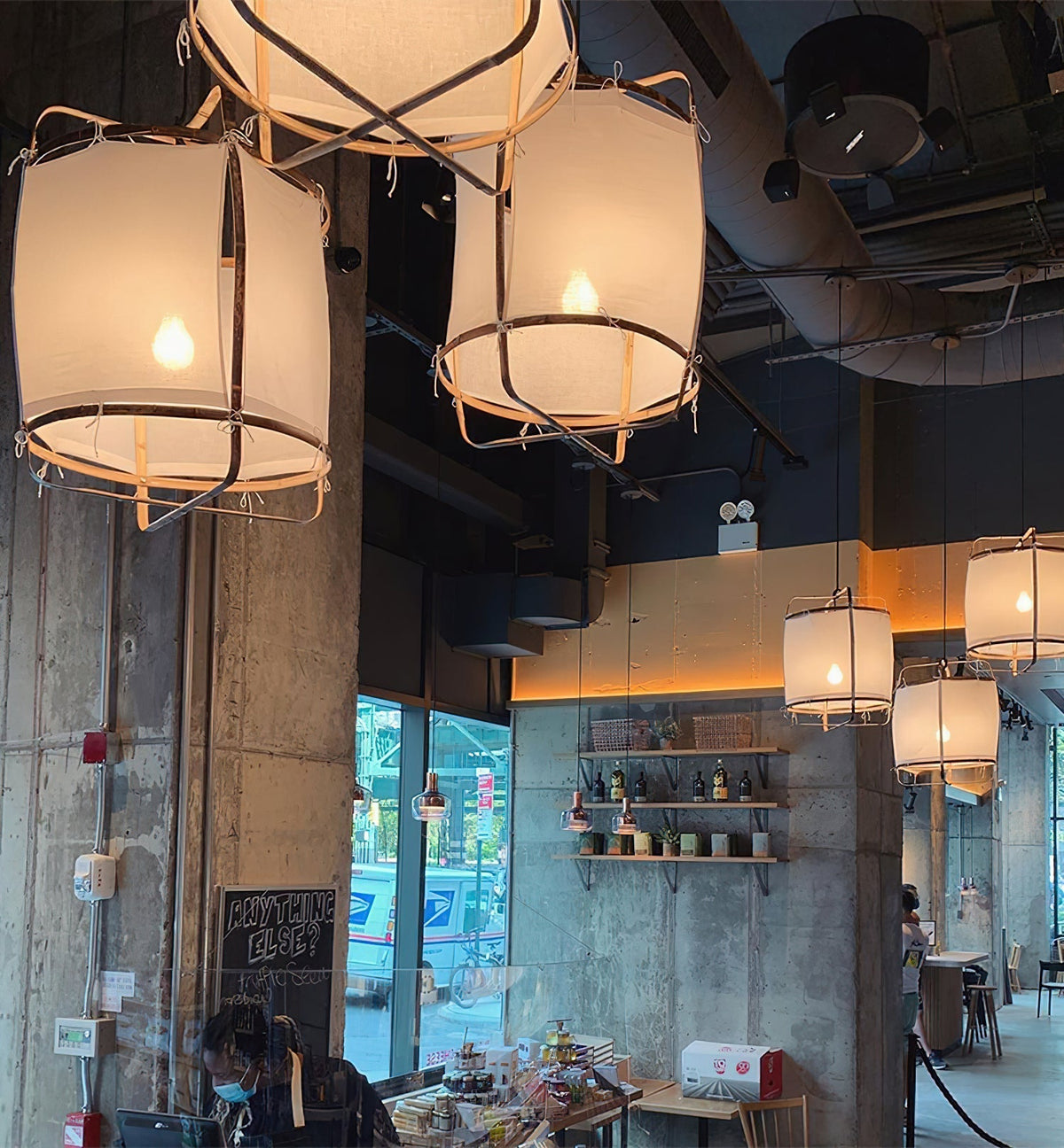 Arioelia hanglamp met bamboe lampenkap voor de woonkamer