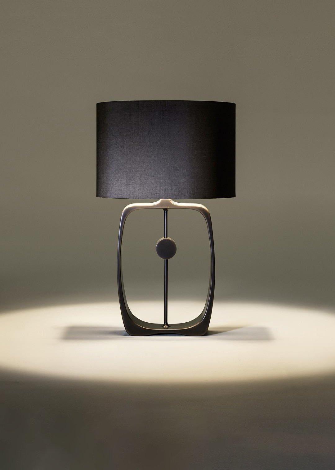 Frank moderne tafellamp