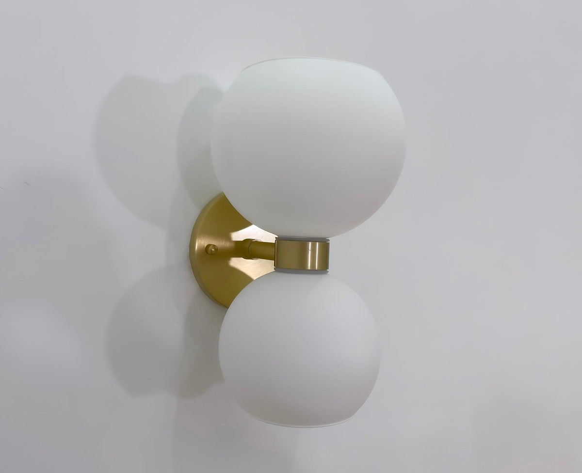Avynion Moderne wandlamp van glas met Noordse kunst