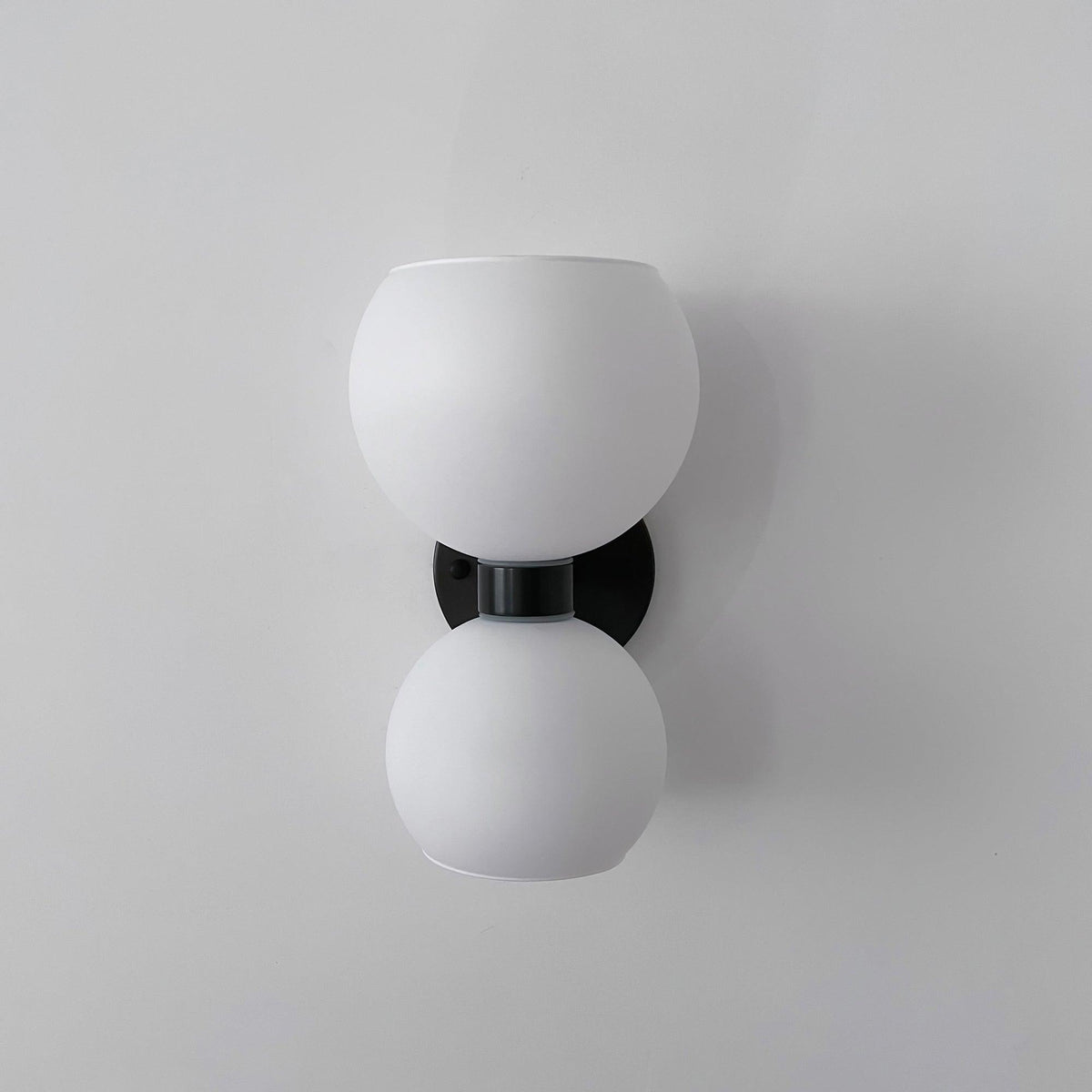 Avynion Moderne wandlamp van glas met Noordse kunst