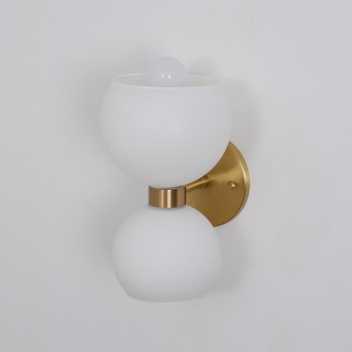 Avynion Moderne wandlamp van glas met Noordse kunst