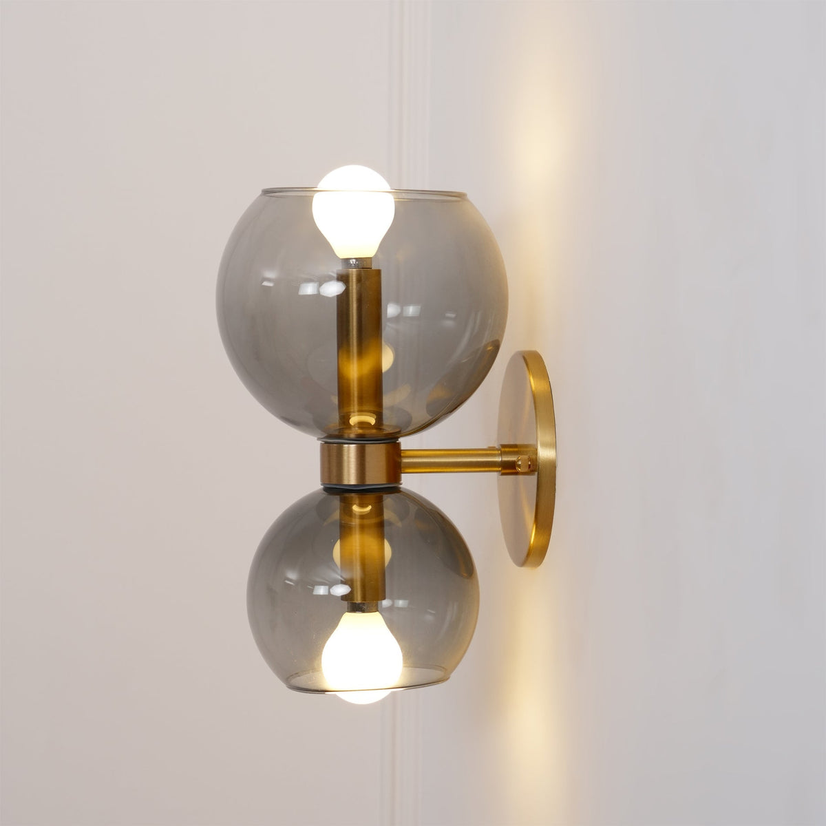 Avynion Moderne wandlamp van glas met Noordse kunst