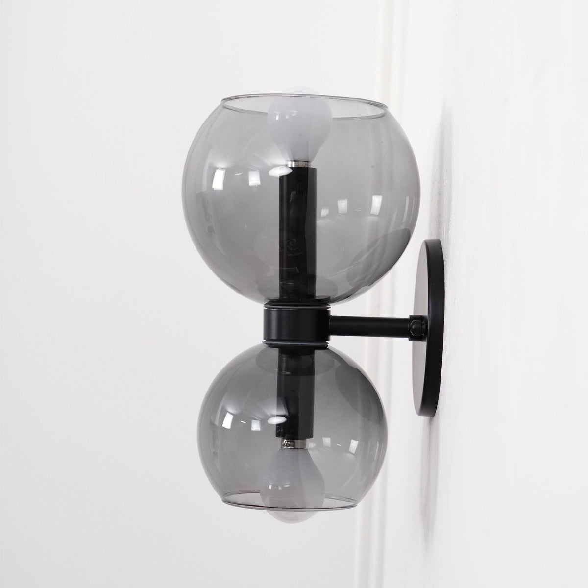 Avynion Moderne wandlamp van glas met Noordse kunst
