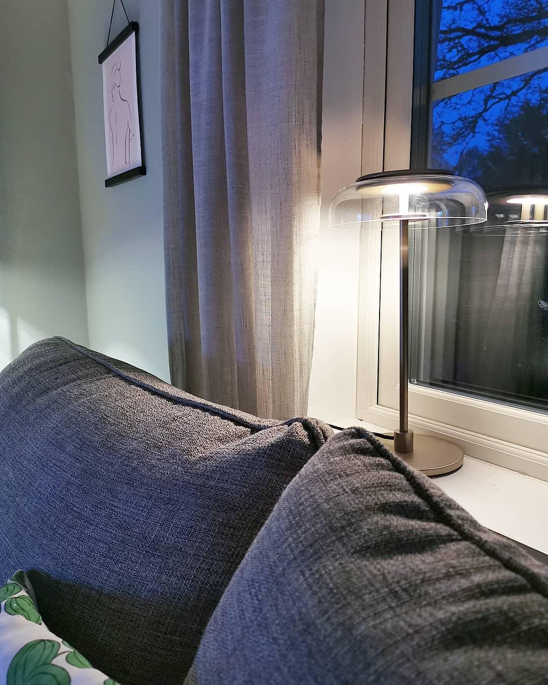 Rinelette tafellamp heldere glazen kap houten voet