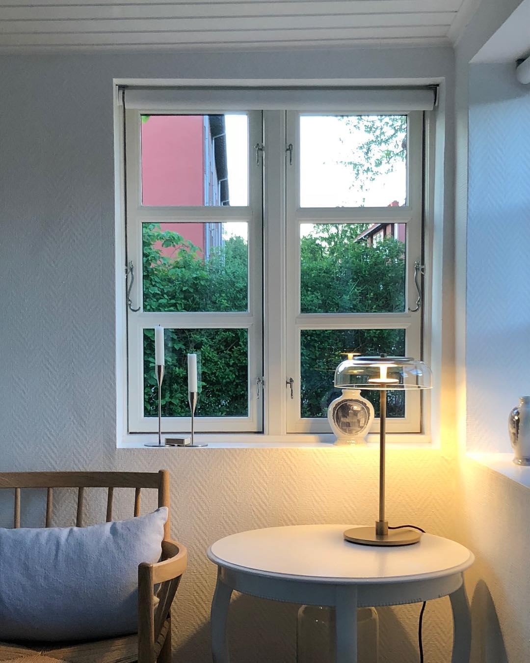 Rinelette tafellamp heldere glazen kap houten voet