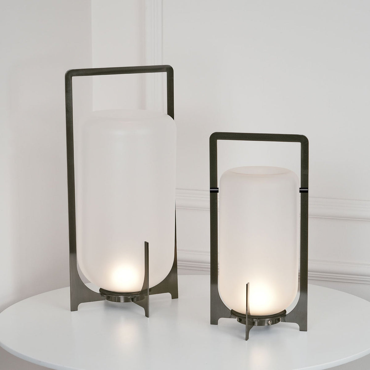 Orinenelle staal kunststof minimalistische tafellamp