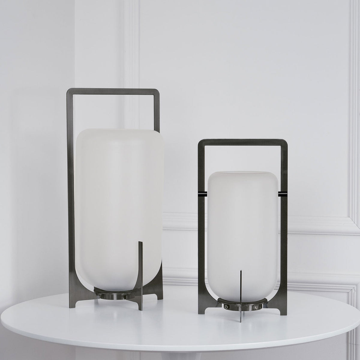 Orinenelle staal kunststof minimalistische tafellamp