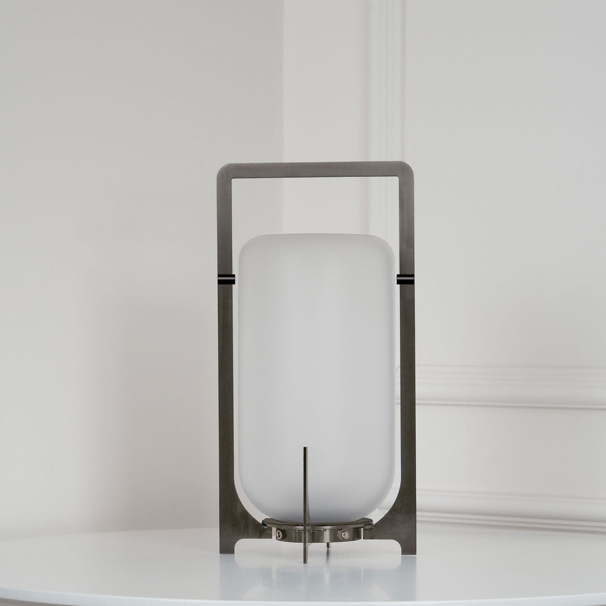 Orinenelle staal kunststof minimalistische tafellamp