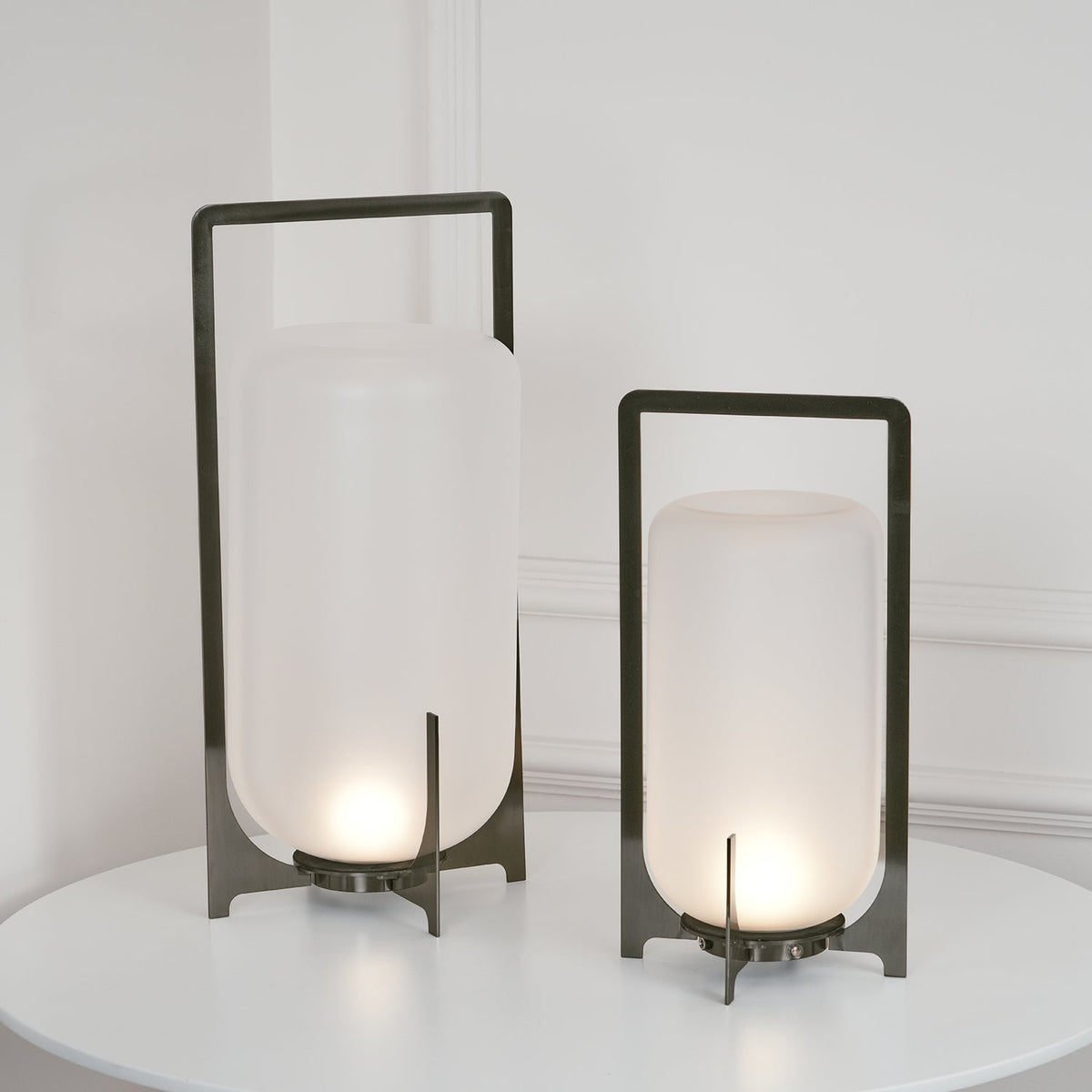 Orinenelle staal kunststof minimalistische tafellamp