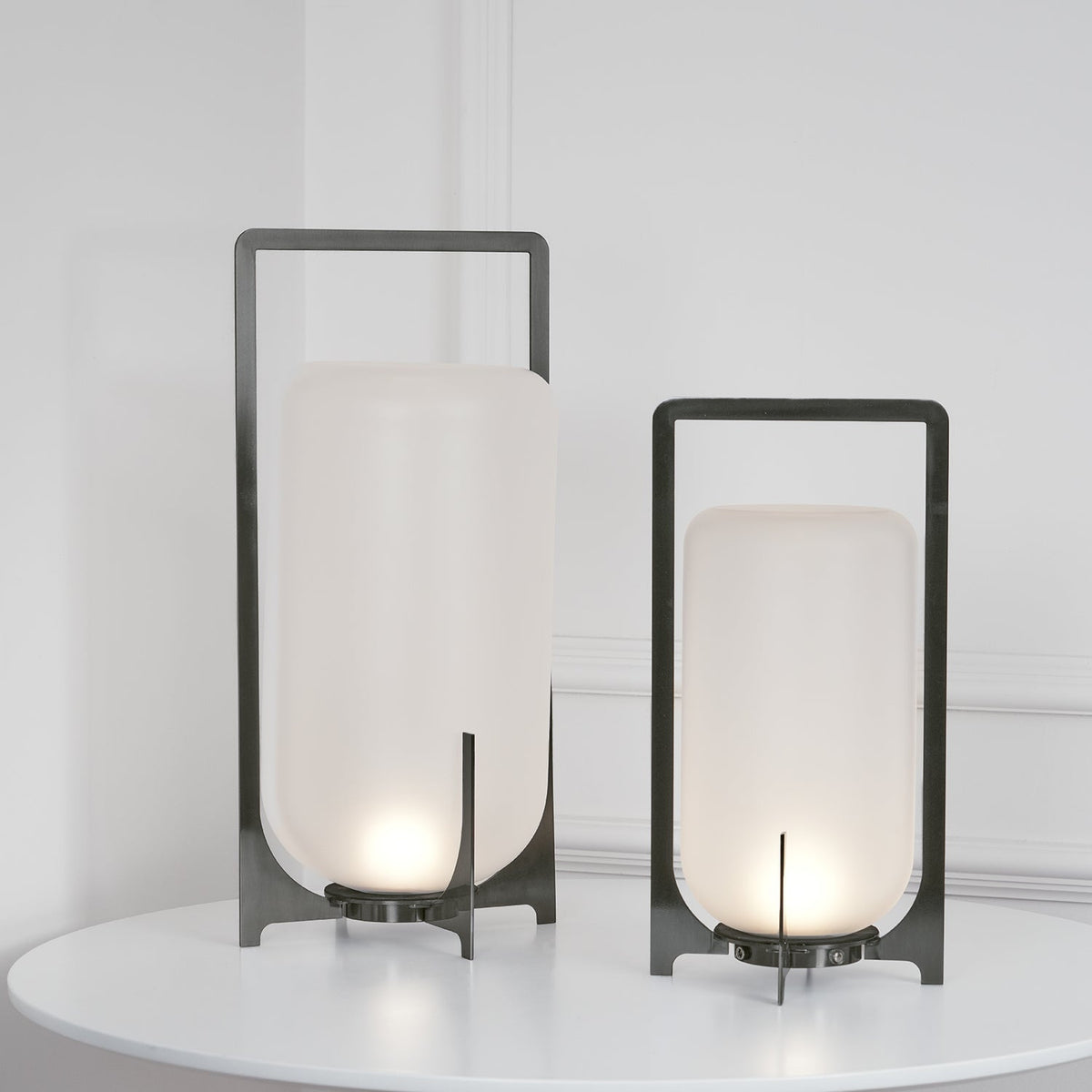 Orinenelle staal kunststof minimalistische tafellamp