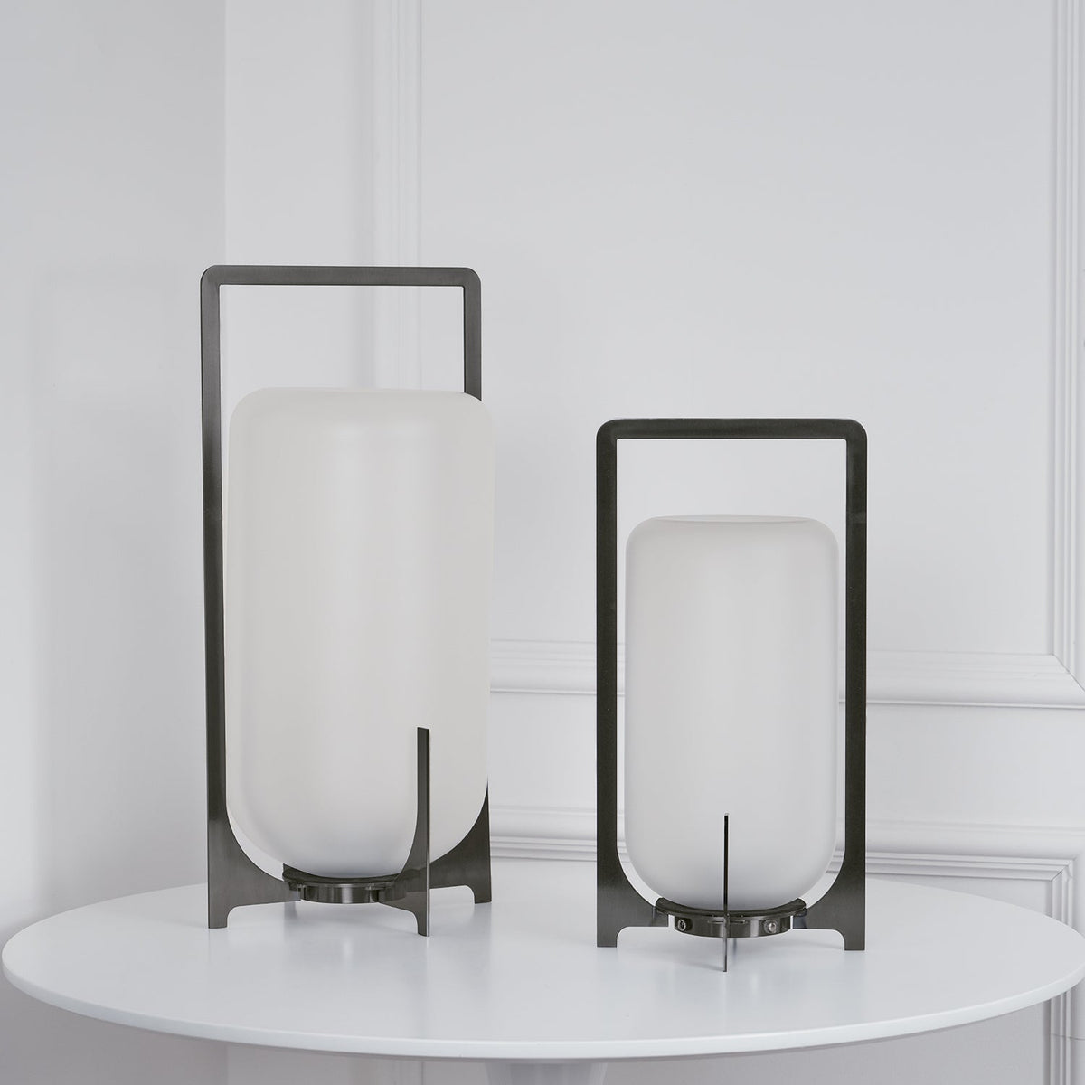 Orinenelle staal kunststof minimalistische tafellamp