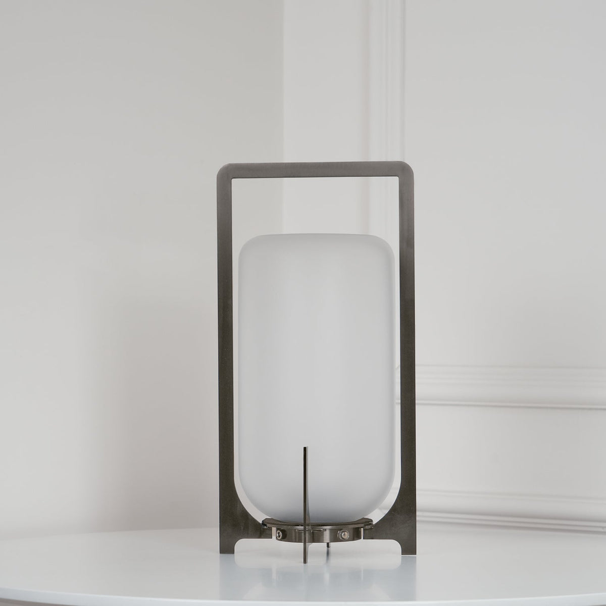Orinenelle staal kunststof minimalistische tafellamp