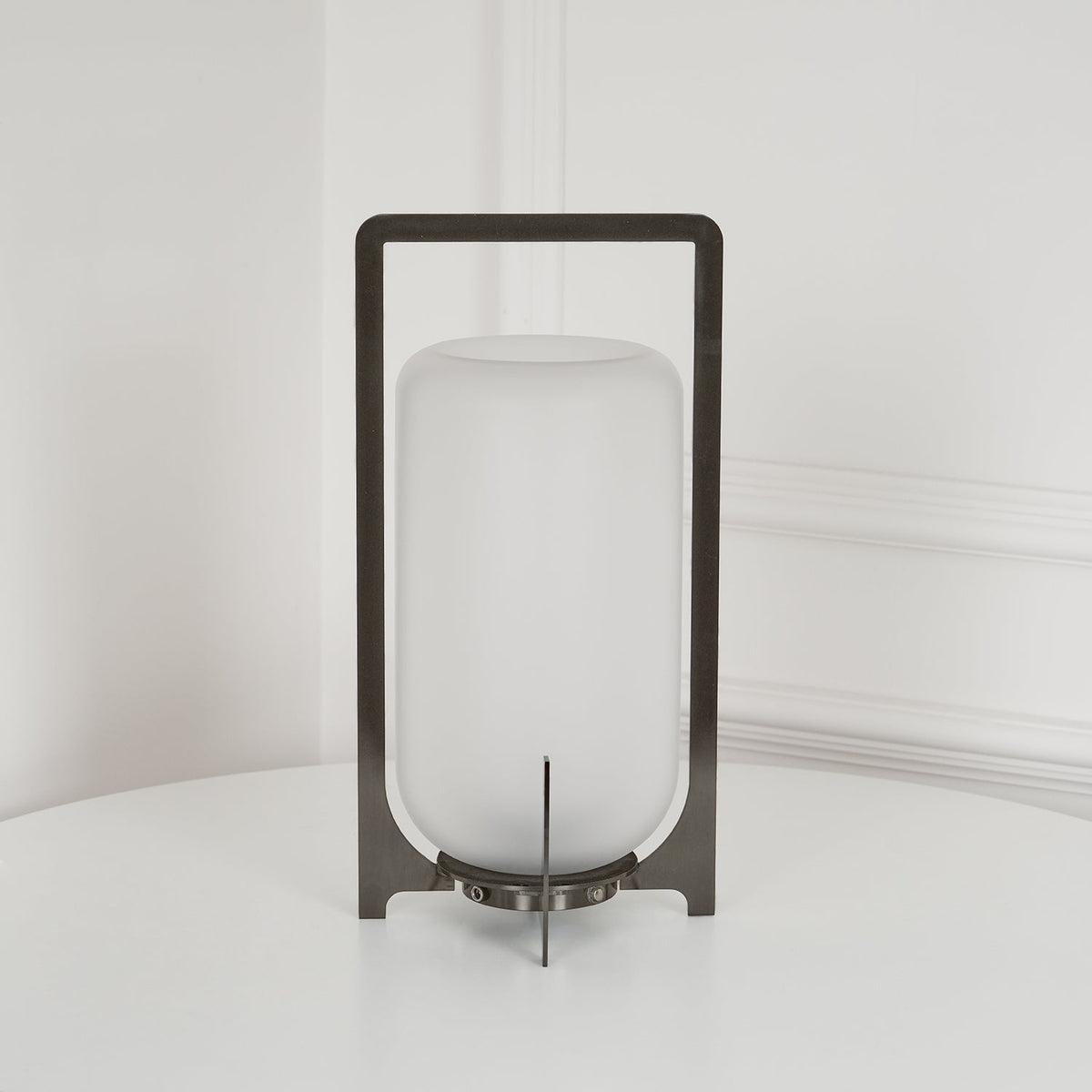 Orinenelle staal kunststof minimalistische tafellamp