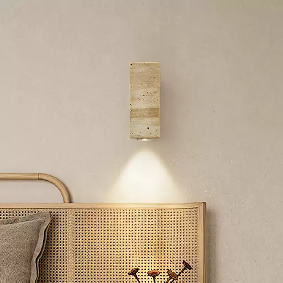 Nula cilindervormige wandlamp van travertin en walnoot