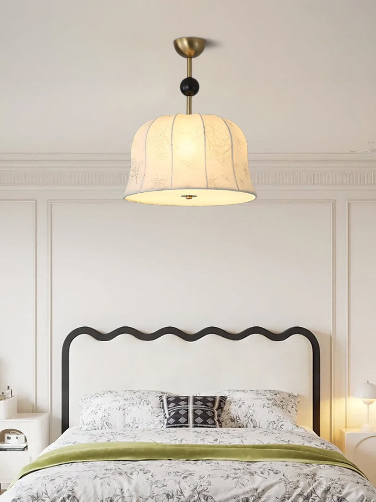 Avnoren Blossom Curve hanglamp van stoffen en hout met gebogen vorm