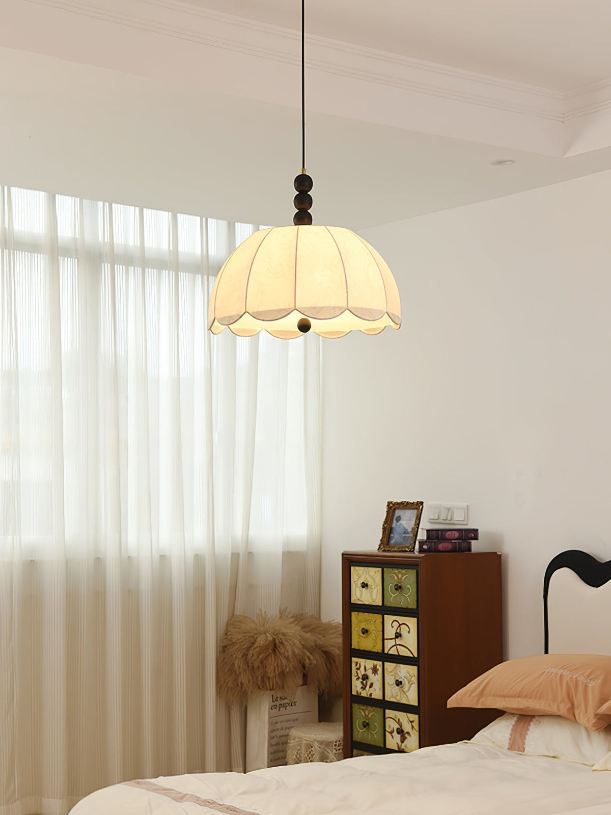 Syphaen Traditionele hanglamp met bloemmotief van textiel en hout