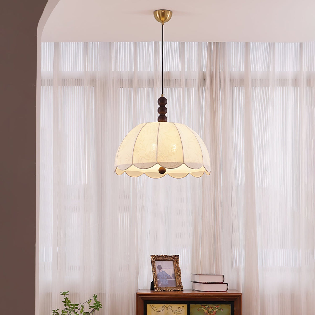 Syphaen Traditionele hanglamp met bloemmotief van textiel en hout