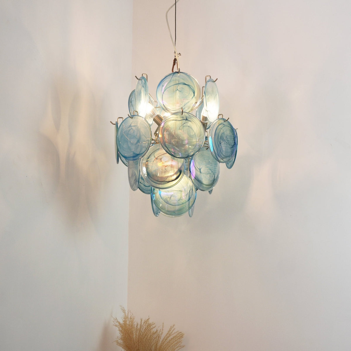 Liororine kroonluchter met blauwe Murano-glas schijven in vintage stijl